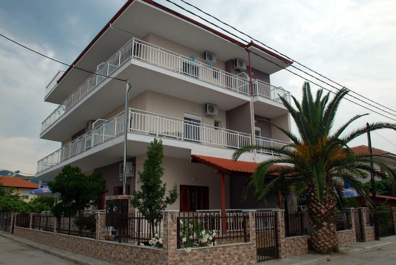 Angels Apartment Vrasná Екстериор снимка